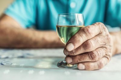 Prévenir  L’ALCOOLISATION des personnes âgées à domicile et en EHPAD